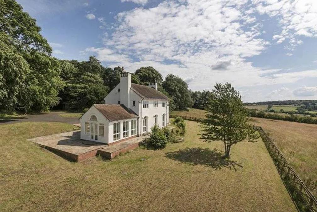 在英国100人民币能买到什么,100万英镑在英国能买什么房子