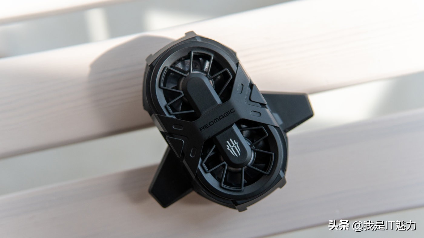 红魔双核散热背夹和蜂翼2pro,红魔6pro压制得住火龙吗