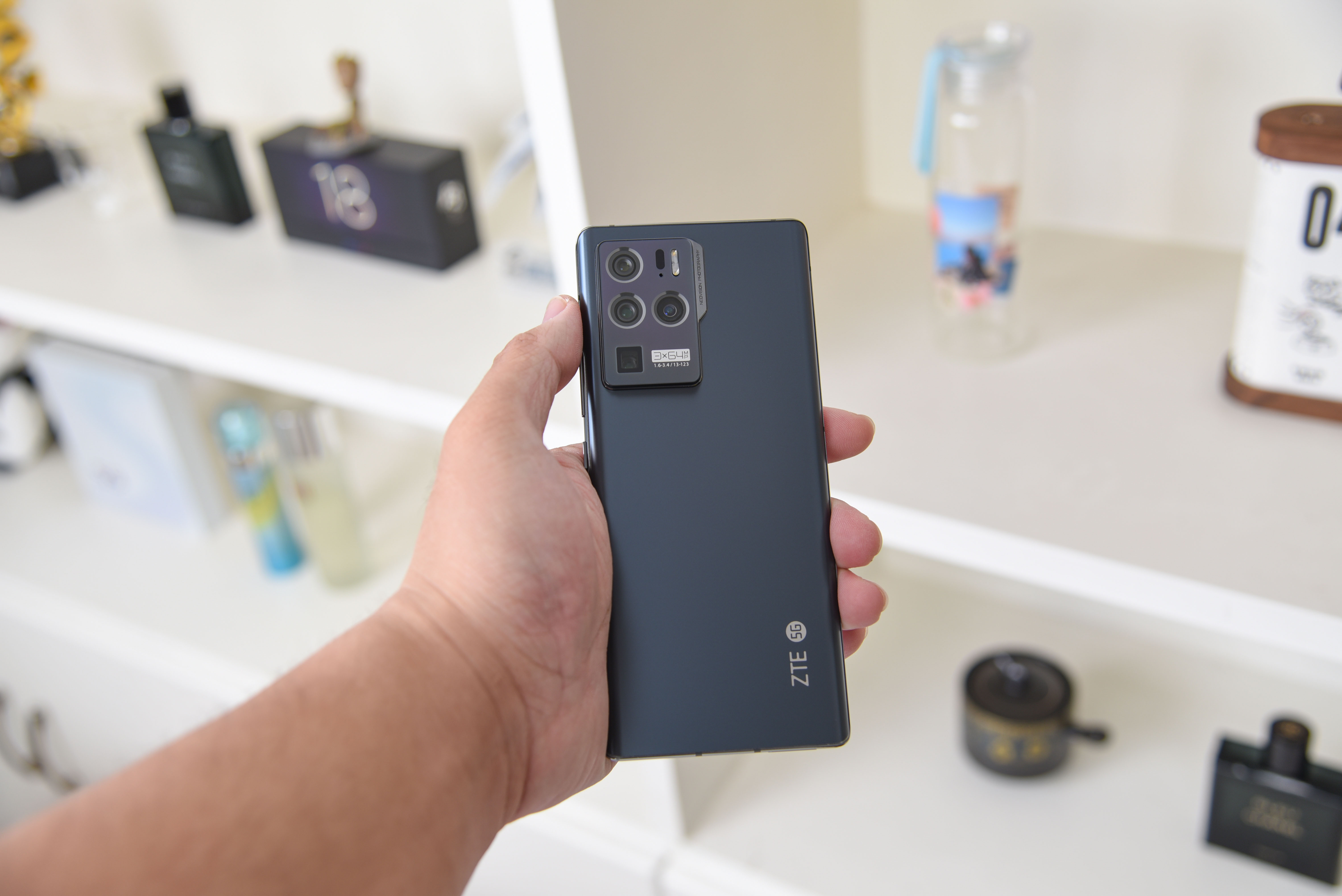 中兴axon30pro测评小白测评,中兴axon30ultra三千新机能入手吗