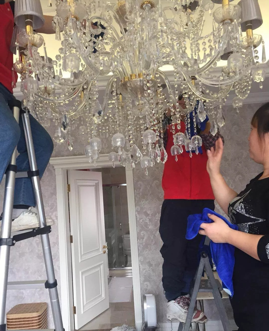 电视下方多个插座应该装什么开关,客厅电视位置留几个插座