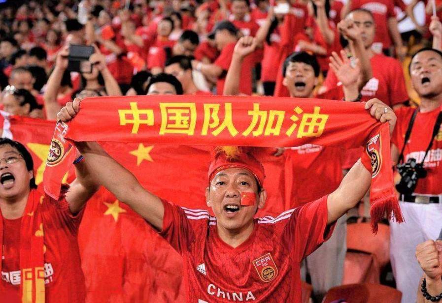 男足备战世预赛，李铁走访沈阳，国足三福地必选其一作为主场