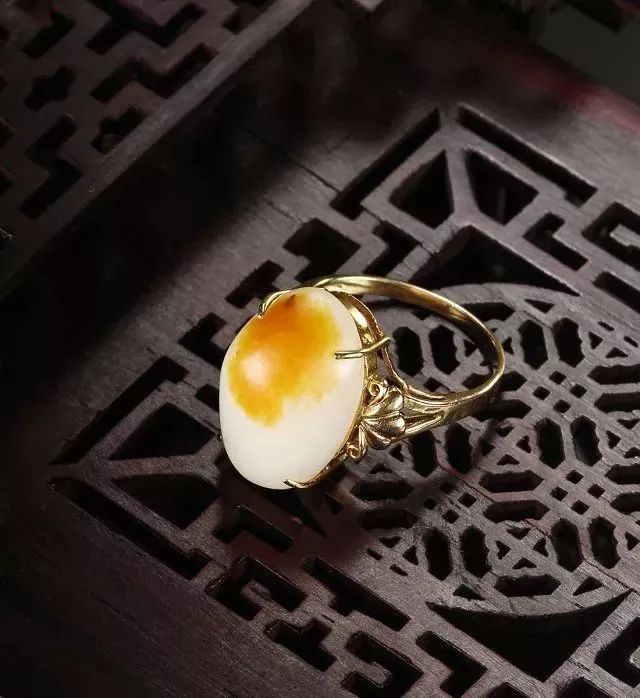 把玩和田玉和玻璃的区别,把玩和田玉生肖