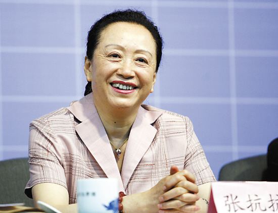 神秘作家姜戎：结过三次婚，现任妻子耀眼，他身价千万却无人识