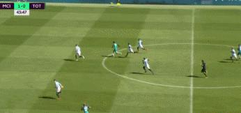 韩国天王吊打曼城后场：一条龙狂奔40米+5人围堵！差点又封神