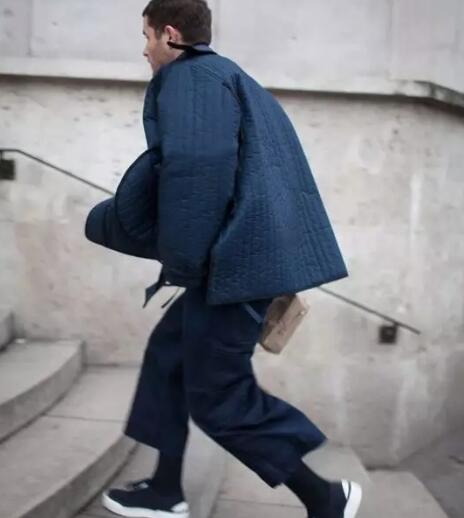 冬天不穿棉袄怎么穿不光保暖还帅,想在冬天也继续保持肌肤干净