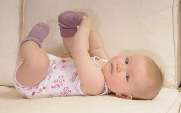 宝宝为什么总脱袜子,为什么宝宝爱脱袜子