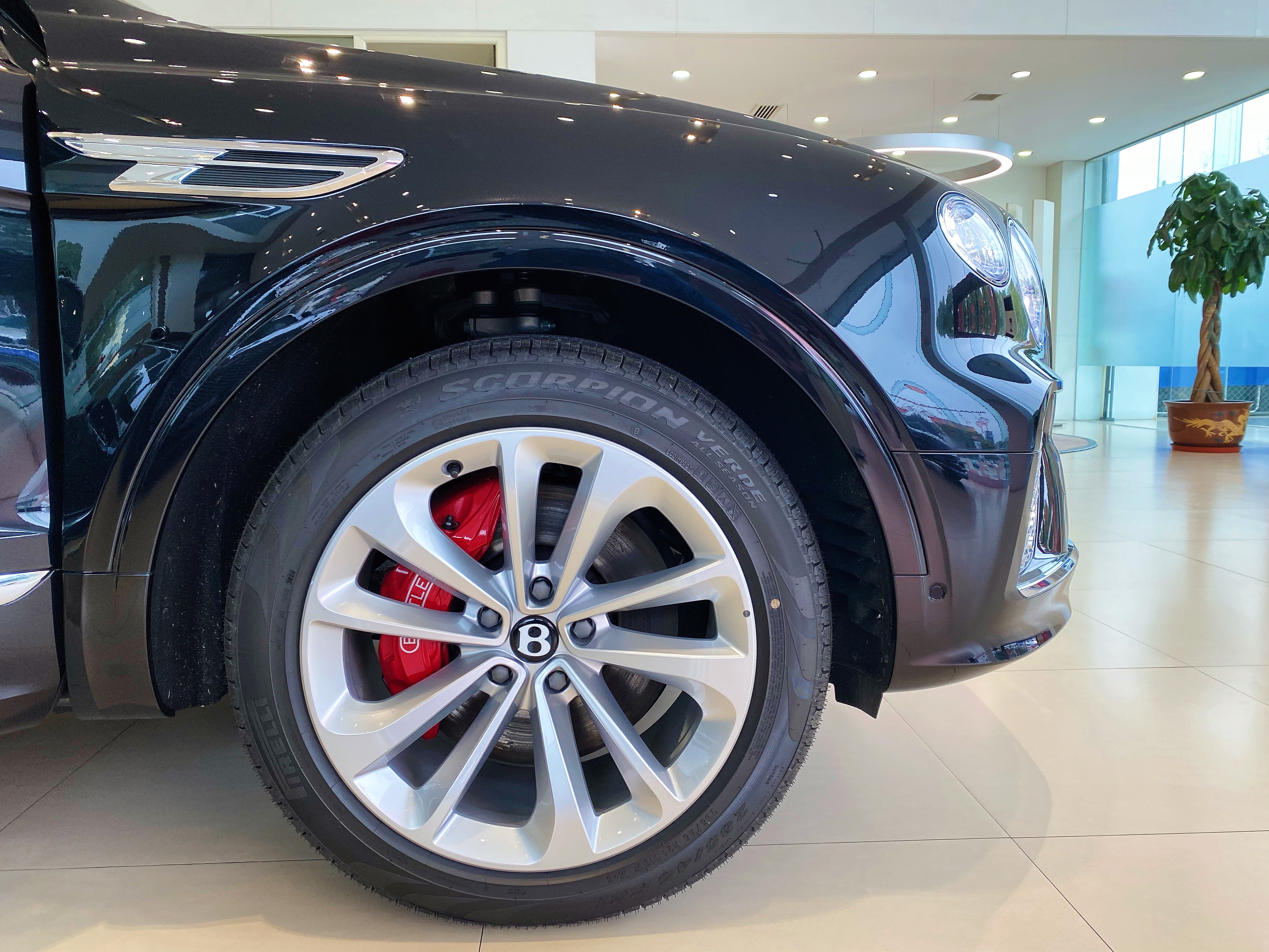 开宾利添越回老家是什么体验,一天消费差不多400元