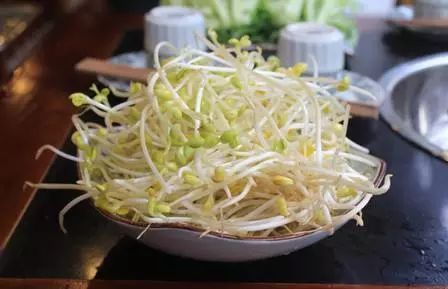 嘴唇干裂对应的身体脏腑是哪个,嘴唇总起皮器官发出信号