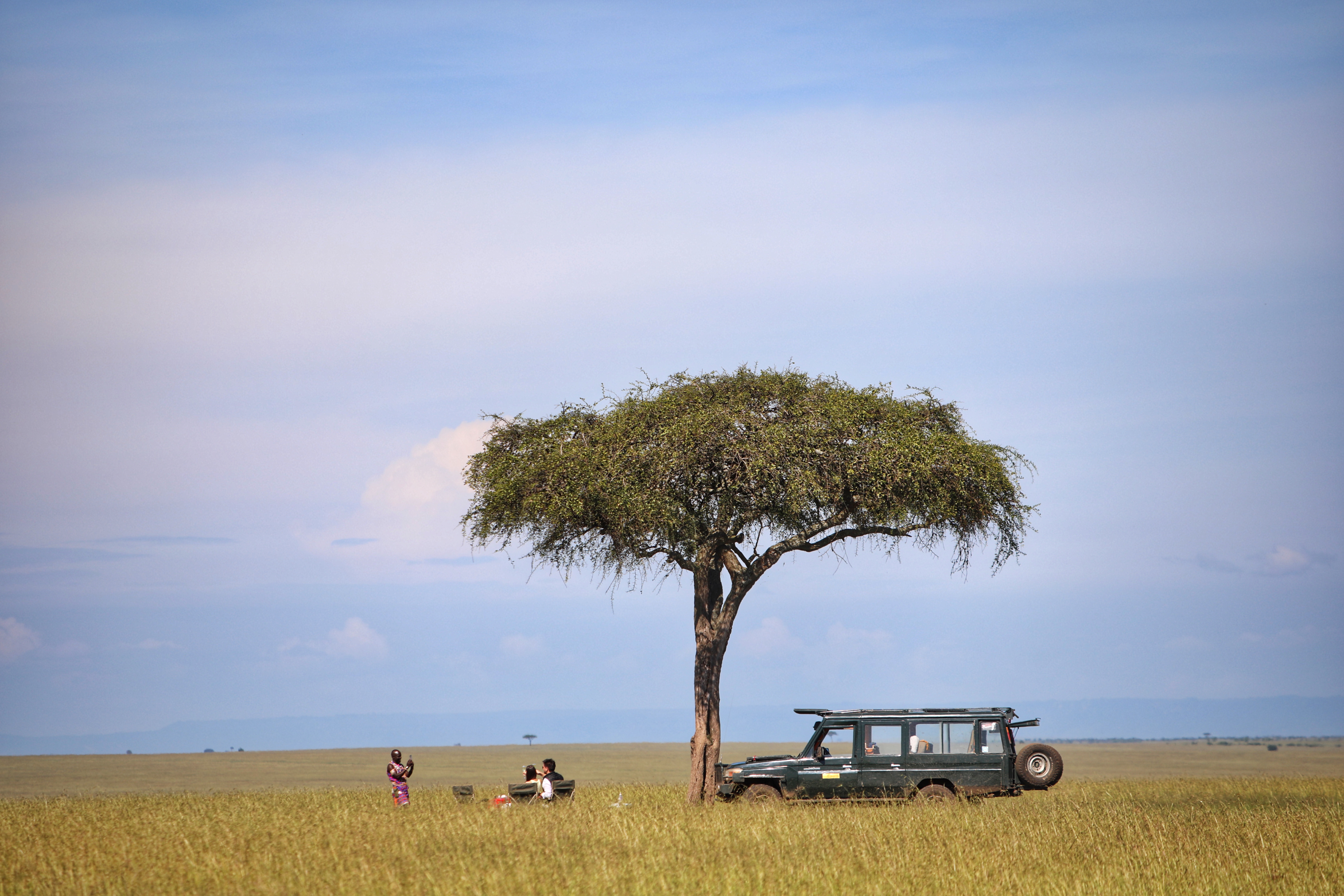 一个中国人在肯尼亚草原旅游创业：老外惊见中国速度，当地人感激