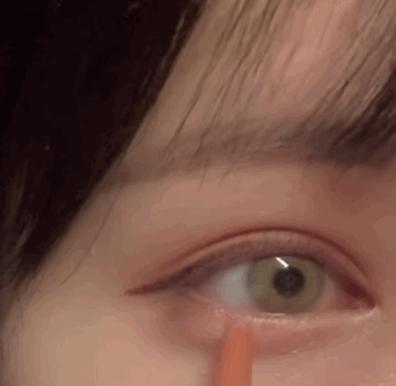 适合圆脸微胖的女生,微胖型女生显老