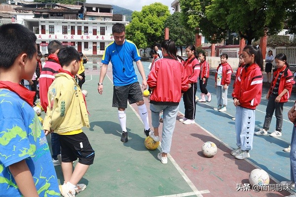 贵阳市南明小学专家组赴贯洞镇中心小学开展入校诊断送培送教活动