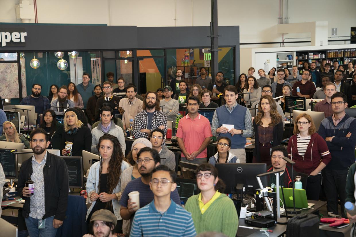 美国最富加州崩塌？大企业跑路，居民出逃，流浪汉占领城市