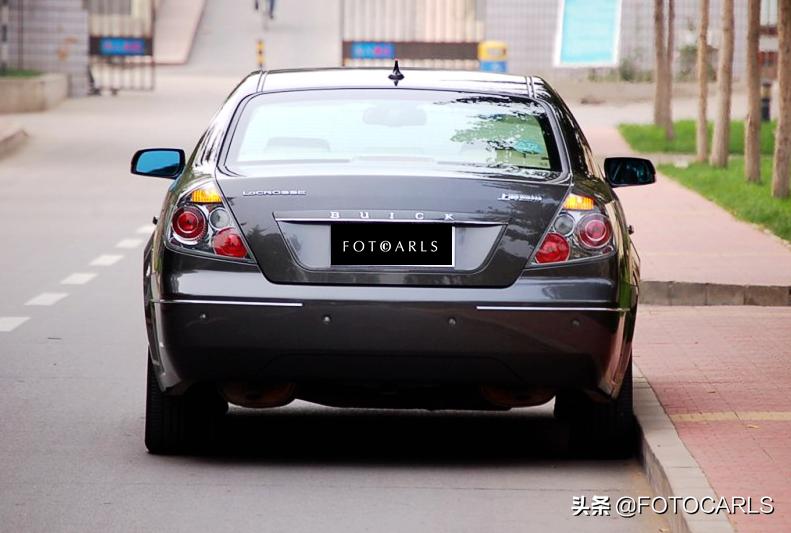 别克老款君越全新车,别克君越老款现在还值得入手么