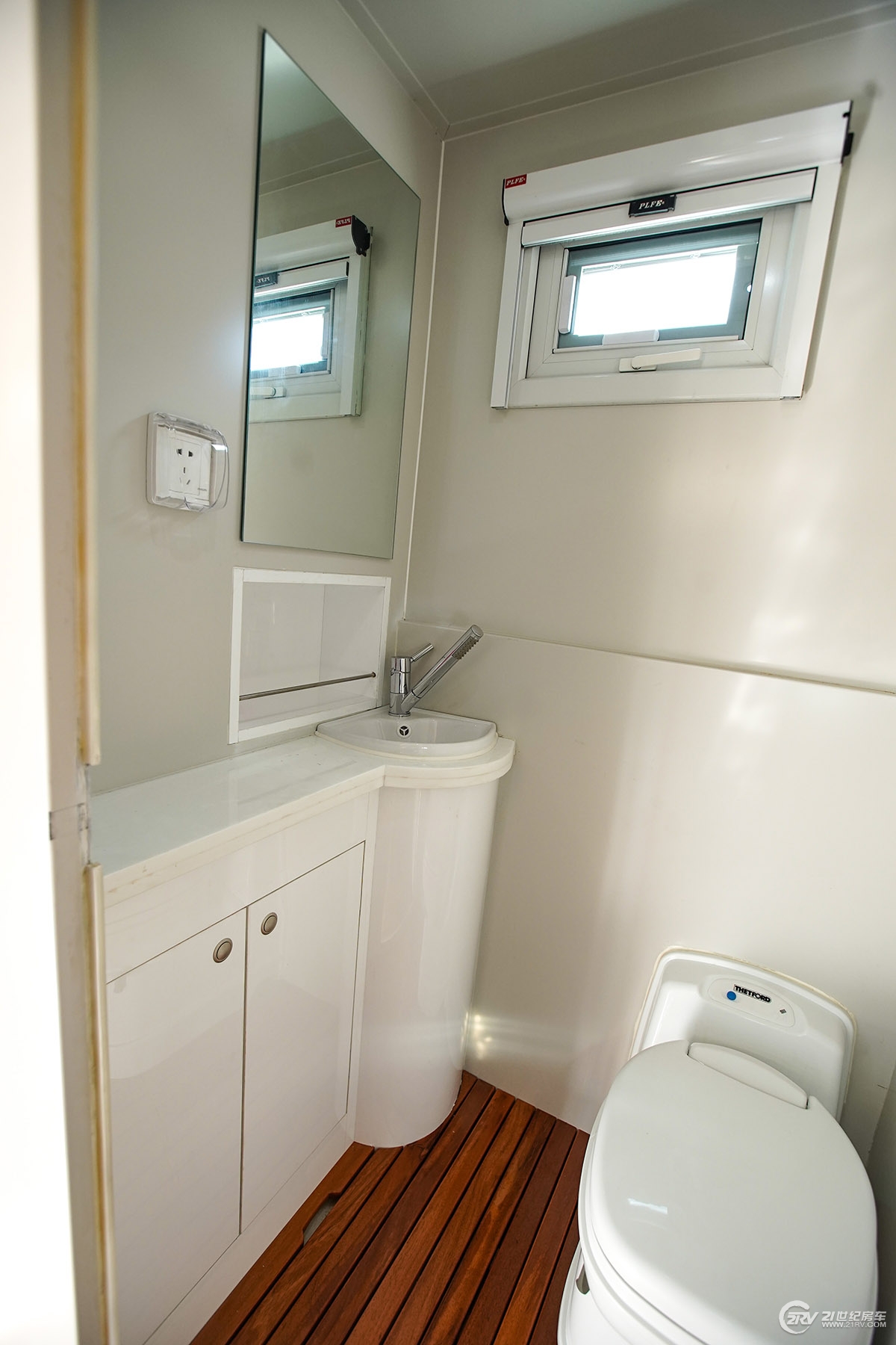 最适合中国的豪华越野概念房车,超硬核房车