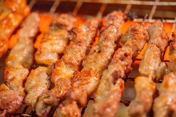 一年能卖出300万串羊肉串,摆摊卖羊肉串一年赚500万