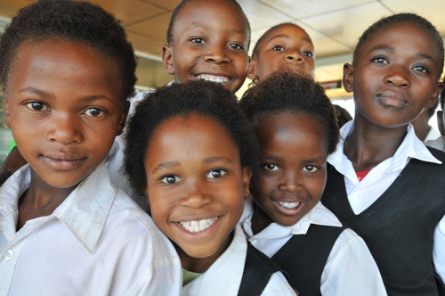 黄金遍地的非洲国度，差点成发达国家，却被欧美忽悠成穷国