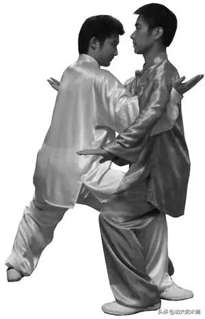 武术中的竞技术「推手」+附练习图