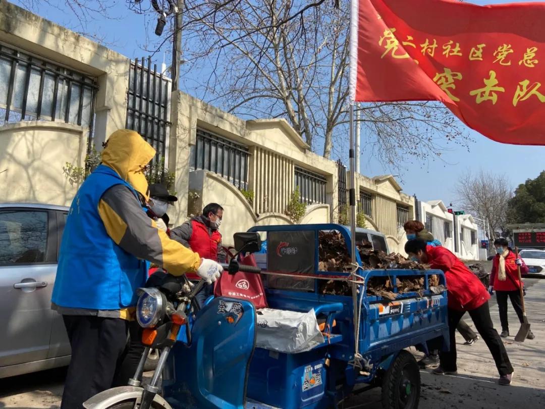 他一直都在诗歌,她一直都在作文600字