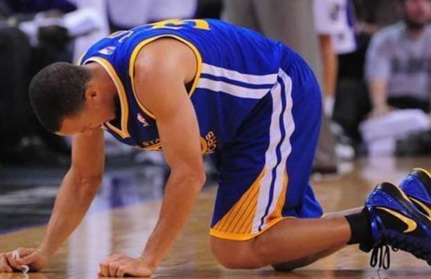 打球脚扭了怎么才能继续打,打球容易崴脚怎么办