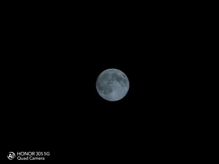 3倍长焦镜头拍视频,300mm手机长焦镜头拍人像效果欣赏