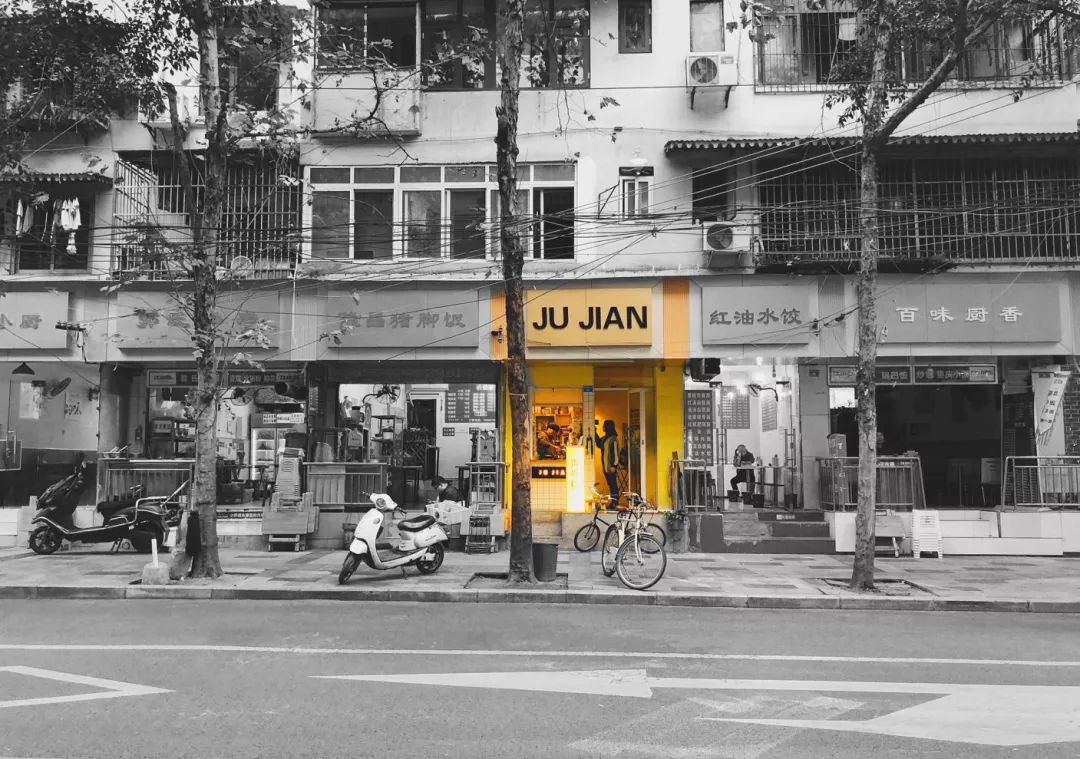 花椒、蛋烘糕和肉桂，对头，这里是咖啡店