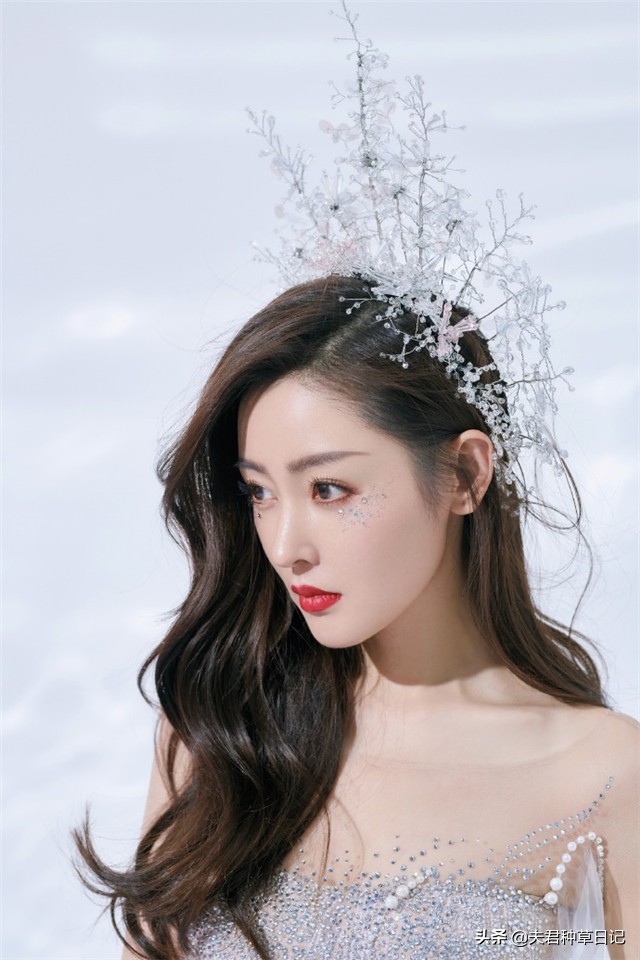 50岁女人洋气发型今年最流行发型,50到60岁短发发型图片好打理