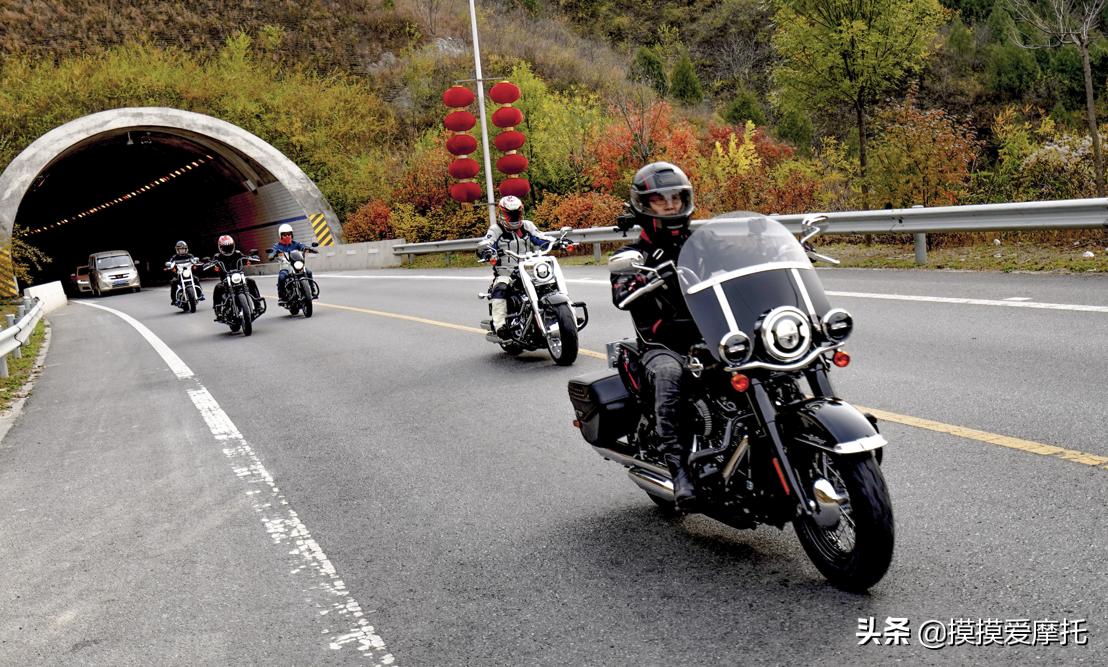 哈雷2020款顶级豪华版,2018款哈雷继承者霸气十足