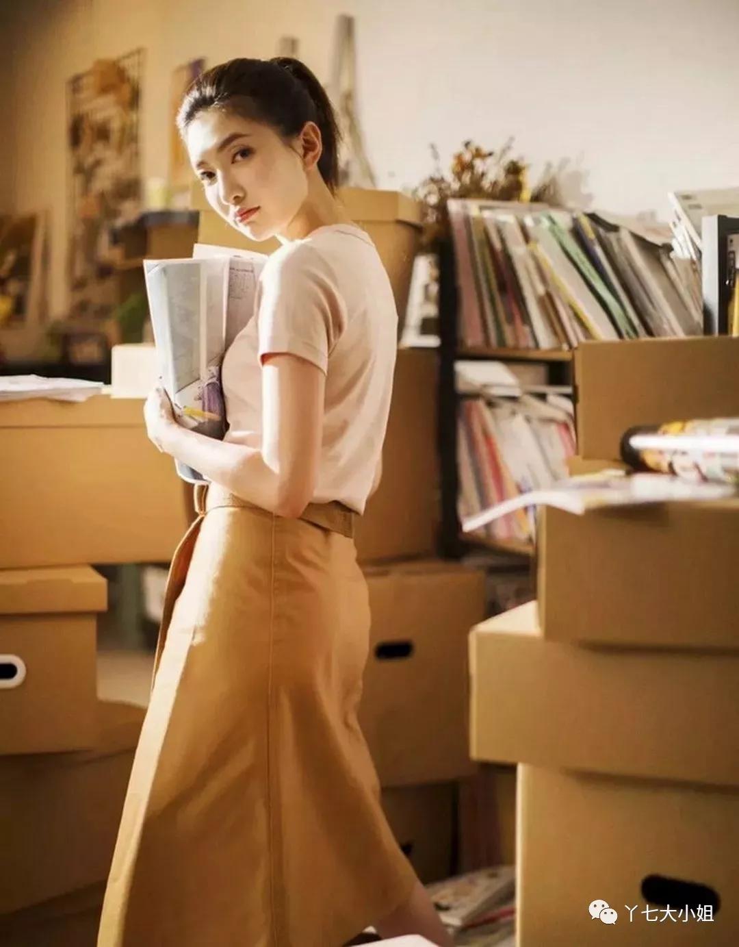 秋冬一定要穿出时髦贵气感,今年秋冬最时髦的颜色搭配