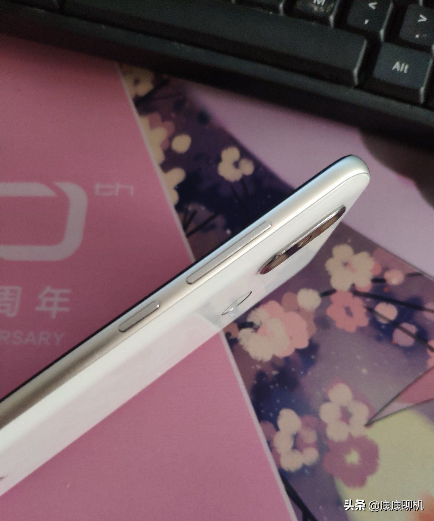 果粉买米8遇“闪屏门”,直呼下部手机依旧买小米!