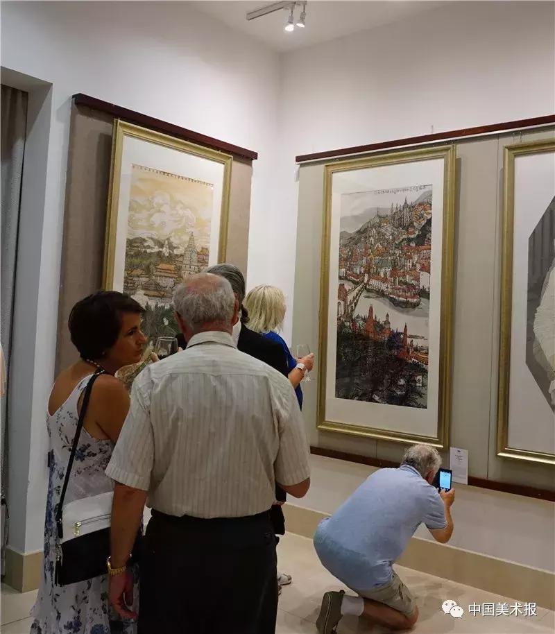 展形象举旗帜育新人,展艺术风采育时代新人