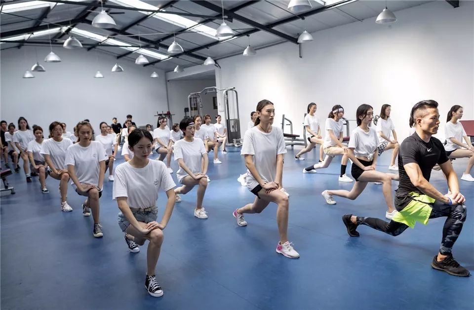 模特镜前造型训练,模特表现力训练方法