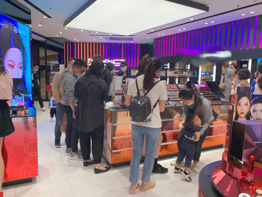 掏空女孩钱包,掏空女孩的钱包