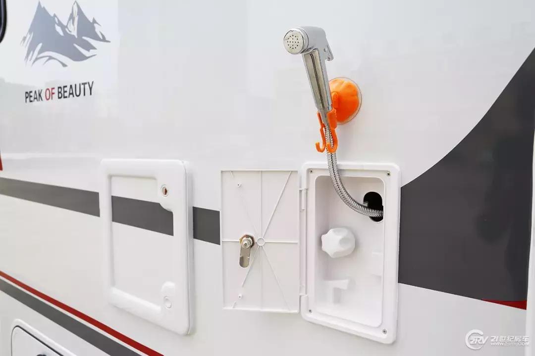 飞翔小额头自动挡房车,小额头依维柯房车c型房车