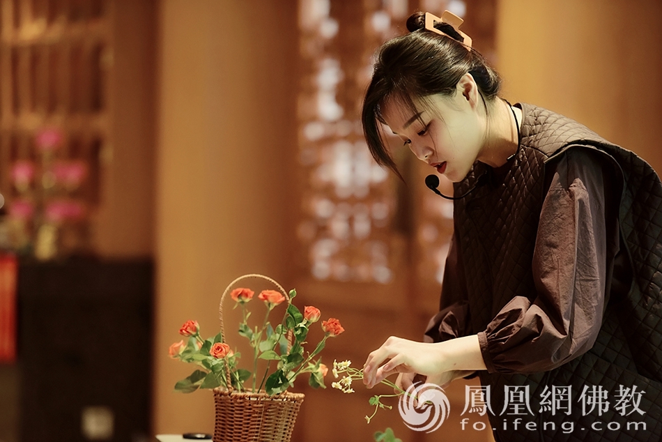 遇见插花之美：湖北黄石慈光精舍佛前供花班开课