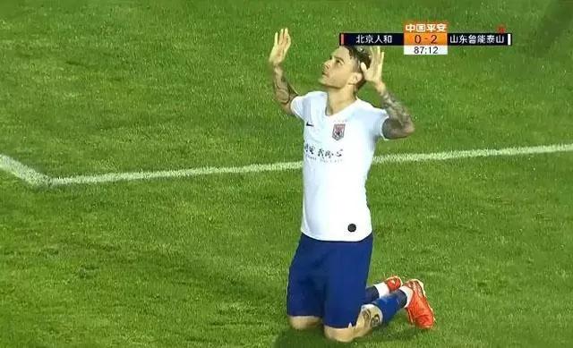 中超外援戏耍本土球员,中超外援过人被打