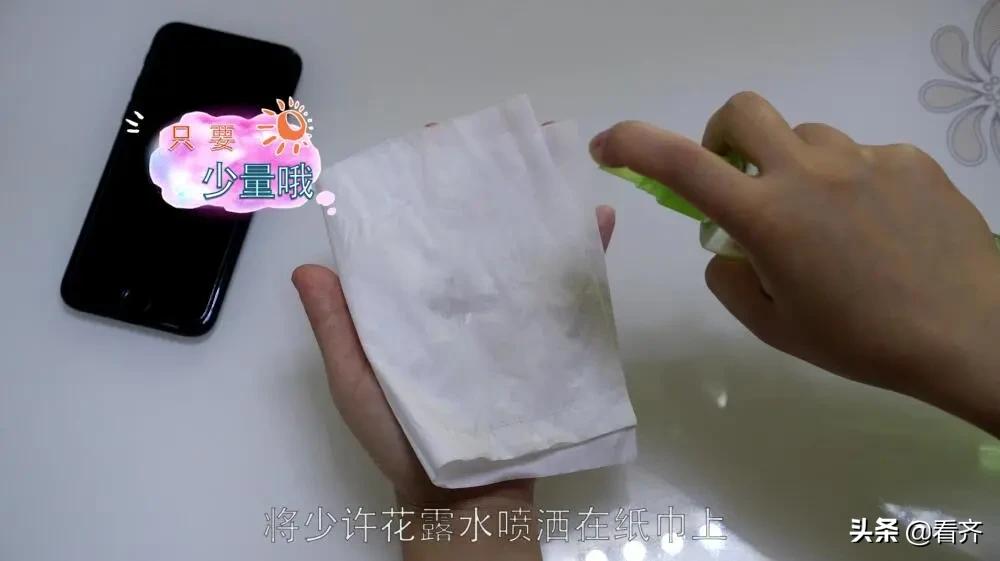 @齐齐哈尔人怎样清洗手机屏幕上的油腻?