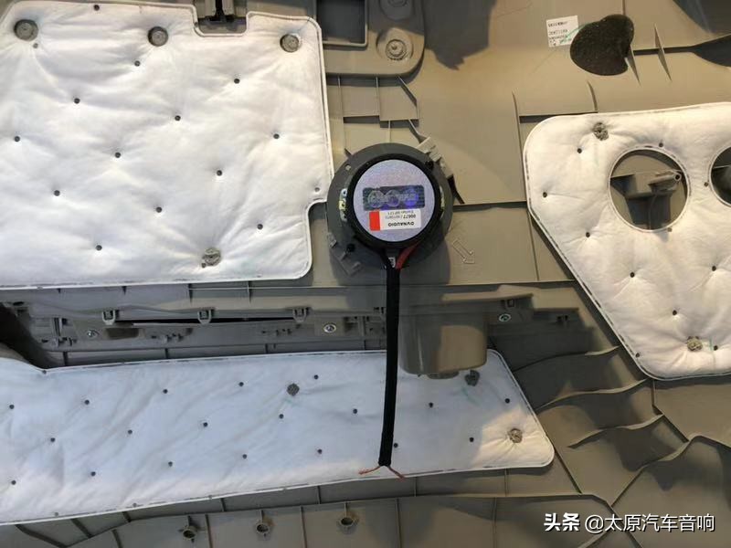 别克gl8专用低音炮音响改装,别克gl8音响改装丹拿