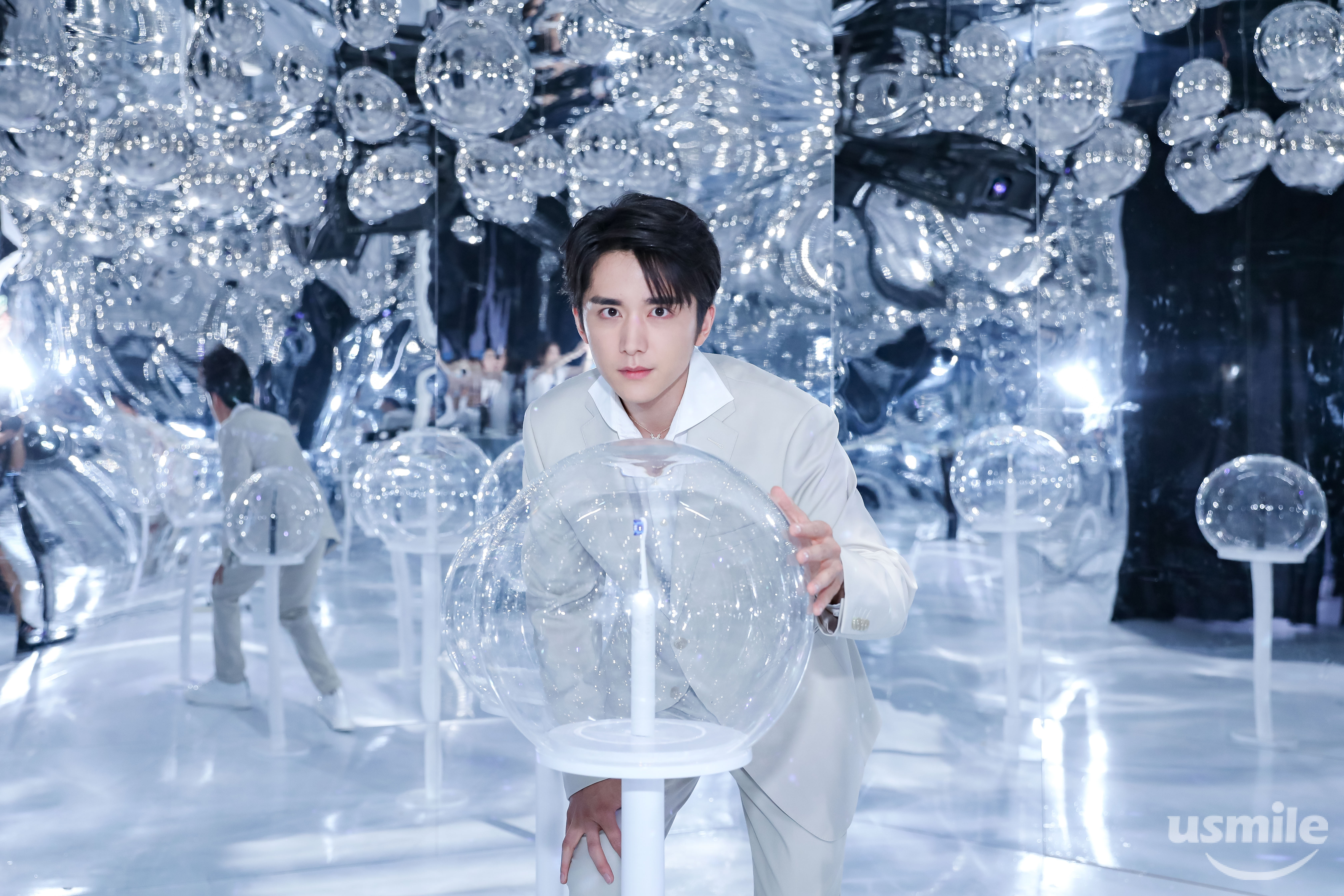 usmile打造“嘿科技研究所”,携手张新成发布智能新品