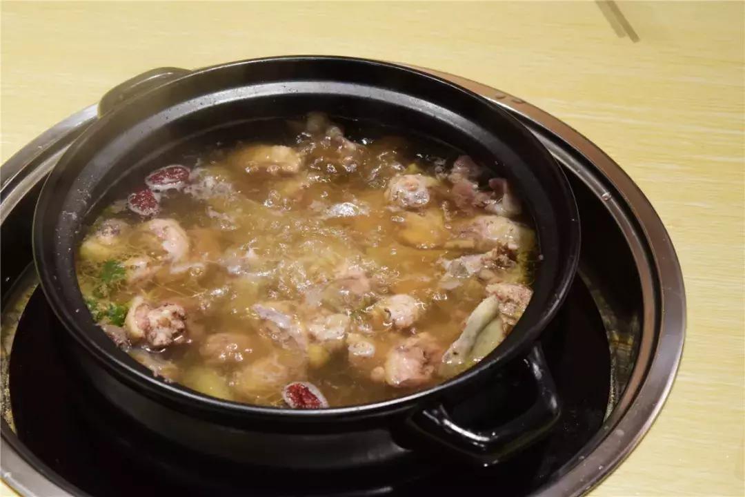 南海里水有间人气爆棚的食府,鳄鱼龟走地鸡煲只需158元!