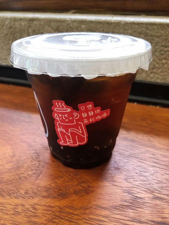 咖啡没有水的包容性，别什么都加进去：龟苓膏、咸柠七…