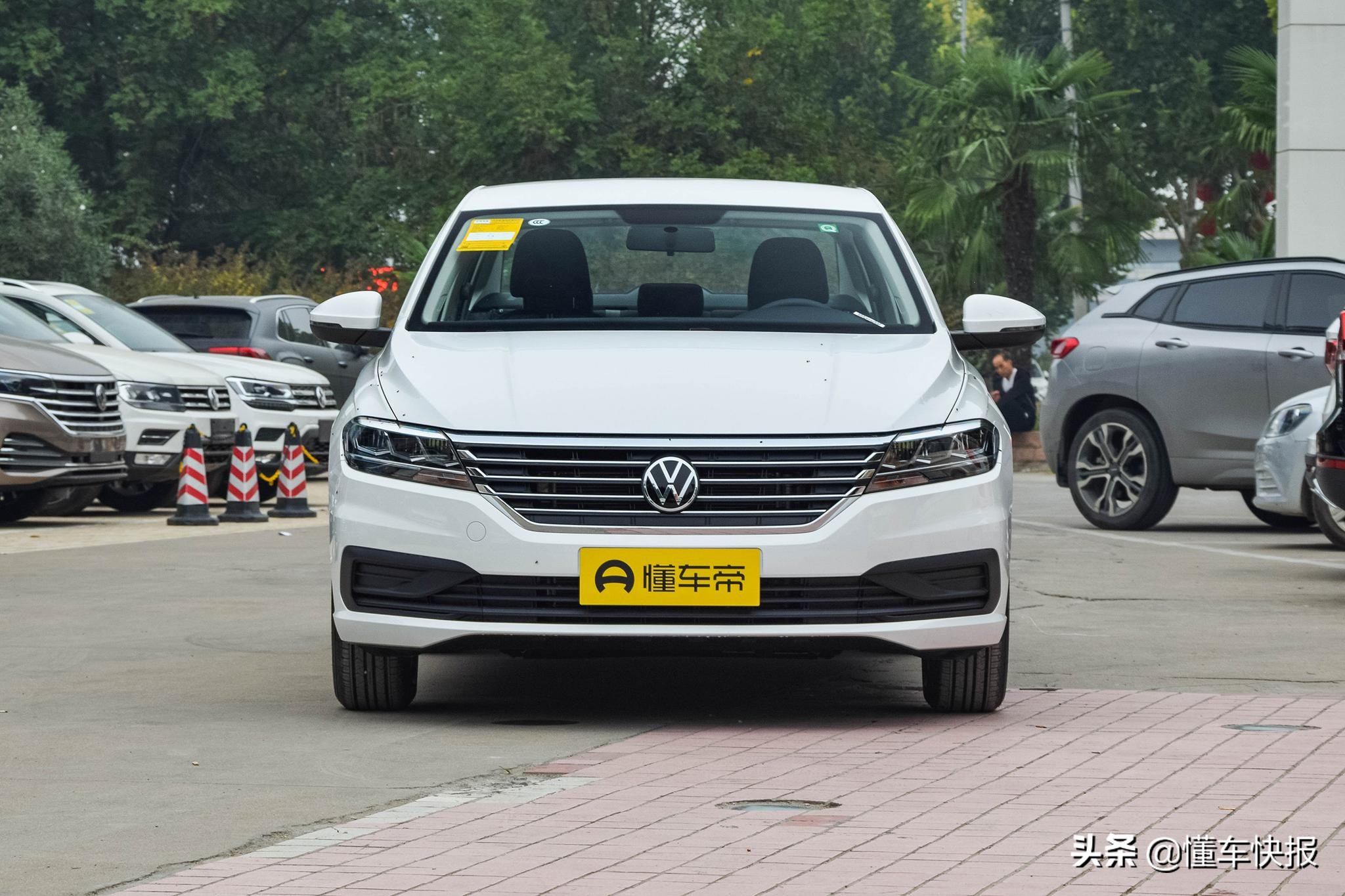 15款朗逸1.6二手车对比2017款福睿斯,福特福睿斯和大众朗逸谁的价格高