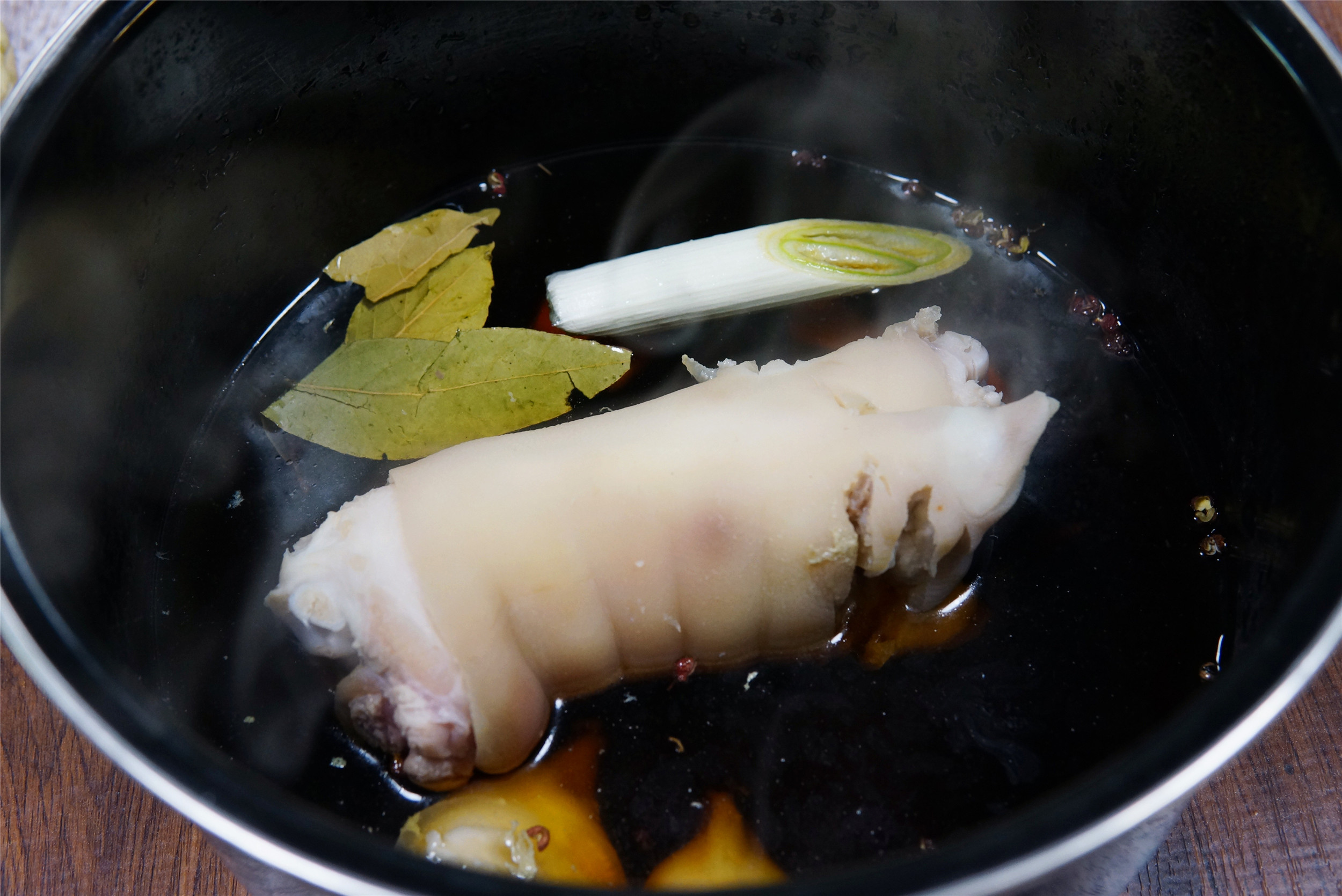 做猪皮冻用不用高压锅,猪皮做猪皮冻的方法