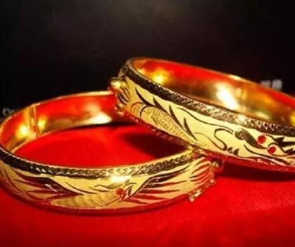 买黄金首饰时称重包括价签吗,买黄金首饰称克数和一口价谁划算