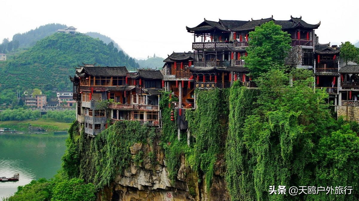芙蓉镇一座挂在瀑布上的千年古镇,瀑布上的千年古镇芙蓉镇