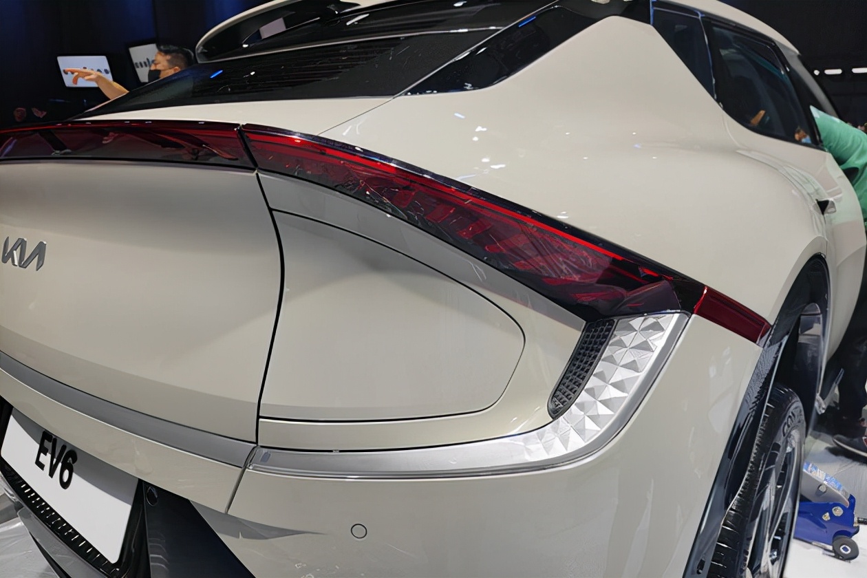 璧蜂簹ev6浜浉涓婃捣杞﹀睍鏂拌璁￠珮缁埅,鏂版璧蜂簹ev6姝ｅ紡鍏竷