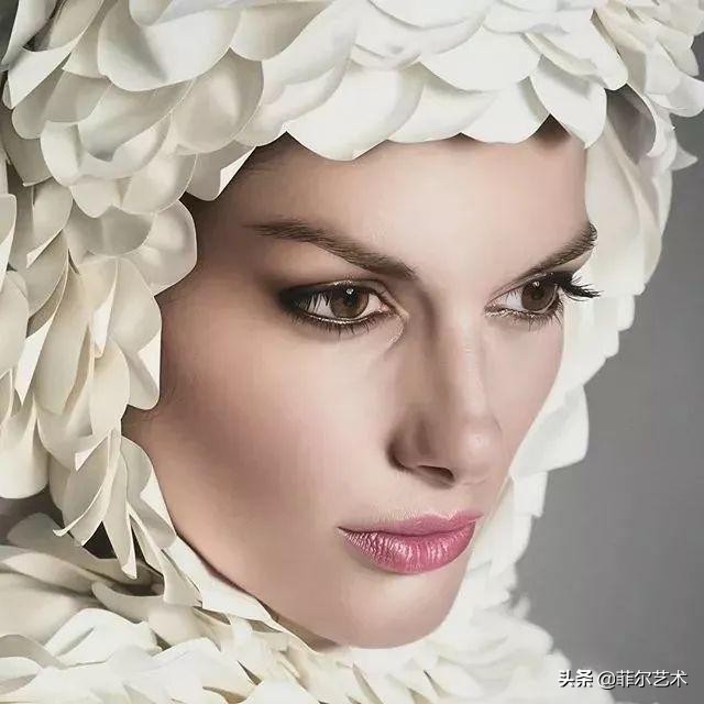 美女画家画美女，怎么看怎么美，看着她的画呼吸都要停滞了