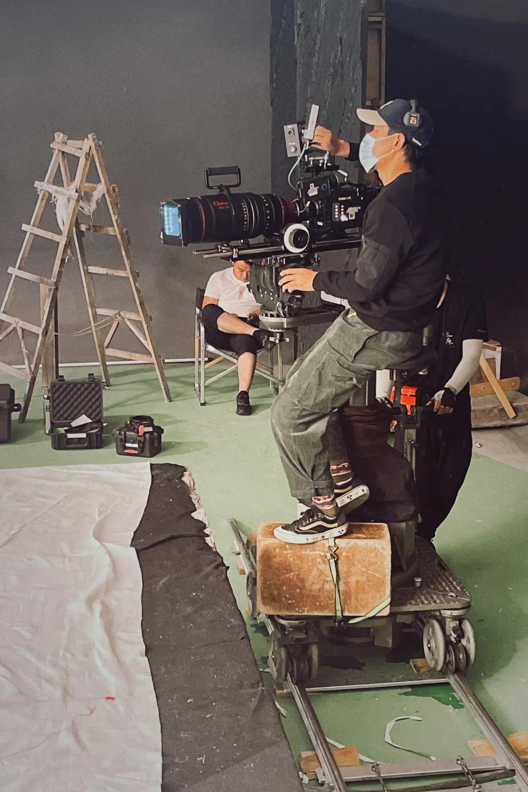 为了巩俐这一天的拍摄，我们足足准备了5个月