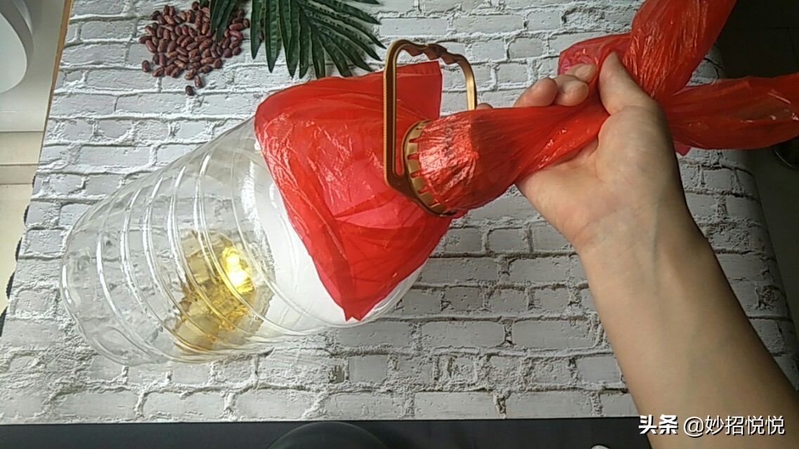 油瓶上的提手怎么取下来,旧塑料油桶把手利用