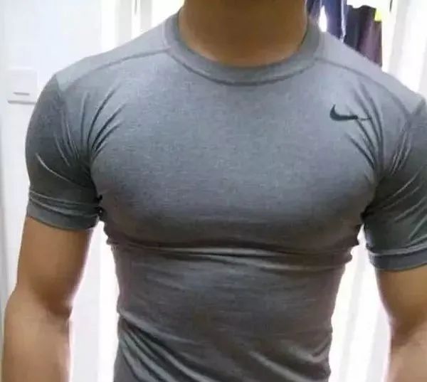 男生胸肌练太大撑衣服怎么办,胸肌能撑烂衣服吗