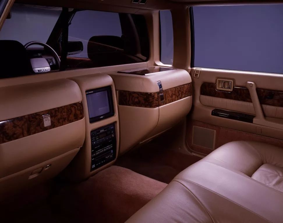 日产公爵老款车型,日产丰田皇冠